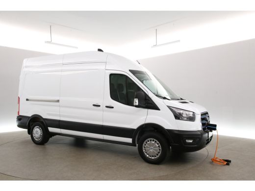 Ford E-Transit 68 kWh L3H3 | Snelladen | SOH 96% | Clima | Camera | 3 Zits | Cruise | Carplay | Parkeersens. ActivLease financial lease