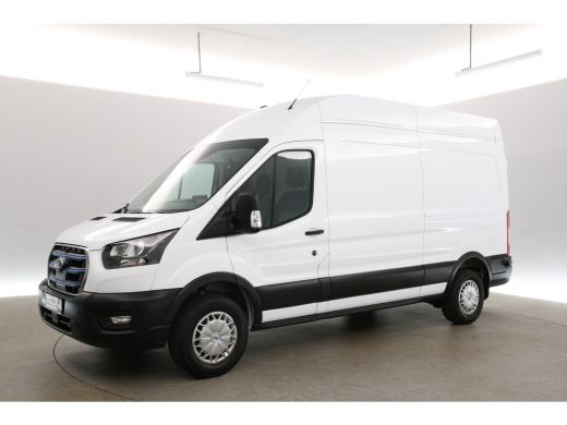 Ford E-Transit 68 kWh L3H3 | Snelladen | SOH 96% | Clima | Camera | 3 Zits | Cruise | Carplay | Parkeersens. ActivLease financial lease