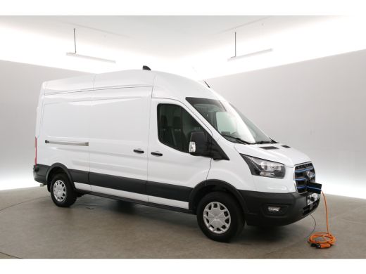 Ford E-Transit 75 kWh L3H3 | Snelladen | Clima | Camera | Carplay | Cruise | 3 Zits | Parkeersens. ActivLease financial lease