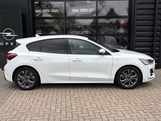 Ford Focus 1.0 Hybrid 125 PK ST Line | NAVIGATIE + APPLE CARPLAY/ANDROID AUTO| PARKEERSENSOREN V+A| FULL LED... ActivLease financial lease