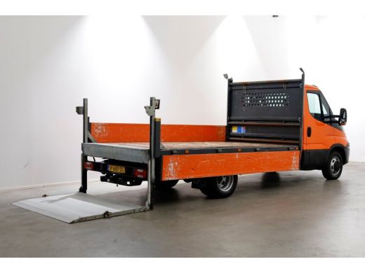 Iveco Daily 35C14 136pk E6 Open Laadbak met laadklep en trekhaak 3500kg 04-2019 ActivLease financial lease