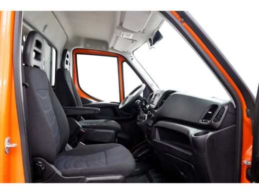 Iveco Daily 35C14 136pk E6 Open Laadbak met laadklep en trekhaak 3500kg 04-2019 ActivLease financial lease
