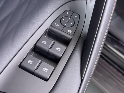 MG HS 1.5 Luxury VAN: &euro; 39.900- VOOR: &euro; 33.330,- UW HERFSTVOORDEEL: &euro; 6.470| ,-PLUG-IN HYBRIDE | 272 PK... ActivLease financial lease