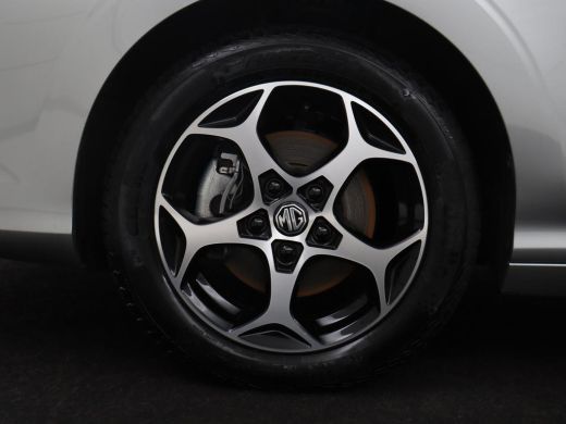 MG MG3 1.5 Hybrid+ Luxury | Automaat | Stoelverwarming | LED | Stuurwielverwarming | Navigatie | 360 Cam... ActivLease financial lease
