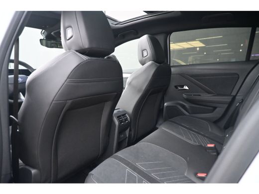 Opel Astra Electric 58 kWh Ultimate Demo-Deal! | Schuif/-Kanteldak | Massagestoelen | Adaptive Cruise | Acht... ActivLease financial lease
