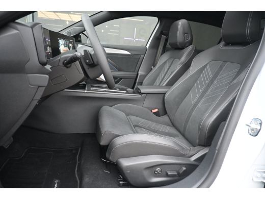 Opel Astra Electric 58 kWh Ultimate Demo-Deal! | Schuif/-Kanteldak | Massagestoelen | Adaptive Cruise | Acht... ActivLease financial lease