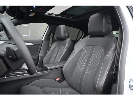 Opel Astra Electric 58 kWh Ultimate Demo-Deal! | Schuif/-Kanteldak | Massagestoelen | Adaptive Cruise | Acht... ActivLease financial lease