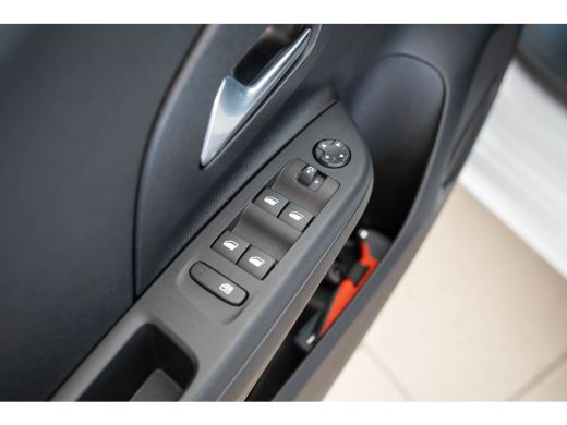 Opel Corsa 1.2 Turbo Edition | Tot 8 Jaar Garantie | Camera | Stoel & Stuurverwarming | Parkeersensoren | Ap... ActivLease financial lease
