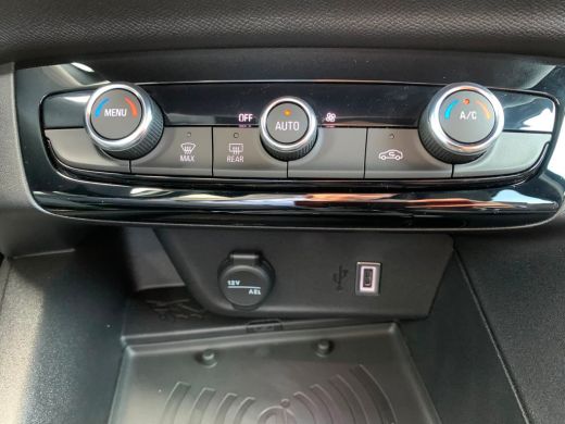 Opel Corsa GS | Dode hoek waarschuwing | LED koplampen met LED dagrijverlichting | Licht -en regensensor ActivLease financial lease