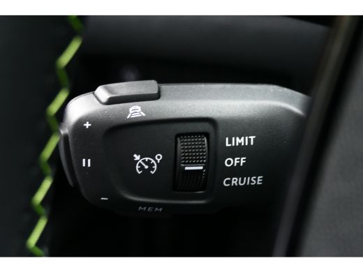 Peugeot 2008 GT | Active Safety Brake met camera en radar (automatisch noodremsysteem) met Distance Alert (waa... ActivLease financial lease