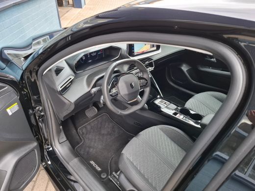 Peugeot 208 ALLURE Hybrid 110 e-DCS6 | 8 JAAR GARANTIE | CAMERA VOOR + ACHTER | NAVI | LED | DRAADLOOS CARPLAY | ActivLease financial lease