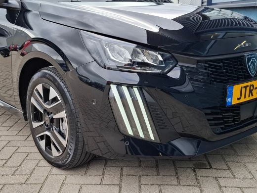 Peugeot 208 ALLURE Hybrid 110 e-DCS6 | 8 JAAR GARANTIE | CAMERA VOOR + ACHTER | NAVI | LED | DRAADLOOS CARPLAY | ActivLease financial lease
