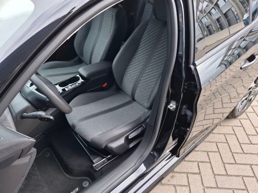 Peugeot 208 ALLURE Hybrid 110 e-DCS6 | 8 JAAR GARANTIE | CAMERA VOOR + ACHTER | NAVI | LED | DRAADLOOS CARPLAY | ActivLease financial lease
