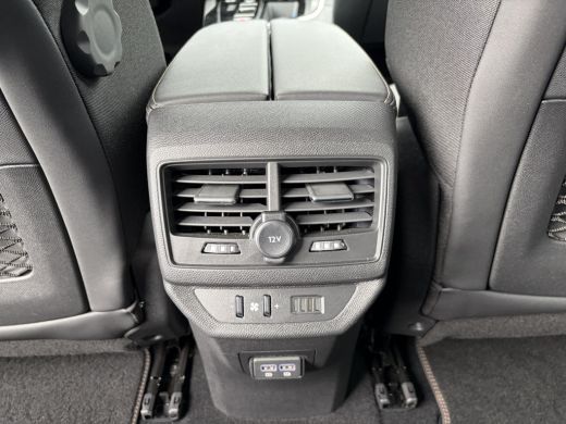 Peugeot 5008 GT HYBRID VAN:33.900,- VOOR:29.877,- UW HERFSTVOORDEEL: 4.023,- | 7 PER. | ADAPT. CRUISE CONTROL ... ActivLease financial lease