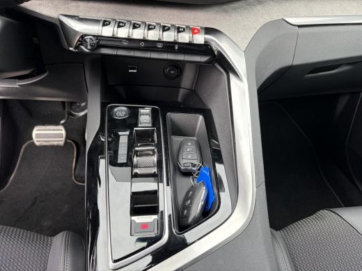 Peugeot 5008 GT HYBRID VAN:33.900,- VOOR:29.877,- UW HERFSTVOORDEEL: 4.023,- | 7 PER. | ADAPT. CRUISE CONTROL ... ActivLease financial lease