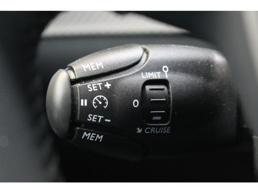 Peugeot e-208 EV Allure Pack 50 kWh | SOH 98% | Camera | Climate & Cruise Controle | Carplay | Keyless | | SOH ... ActivLease financial lease