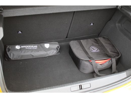 Peugeot e-208 EV Allure Pack 50 kWh | SOH 98% | Camera | Climate & Cruise Controle | Carplay | Keyless | | SOH ... ActivLease financial lease