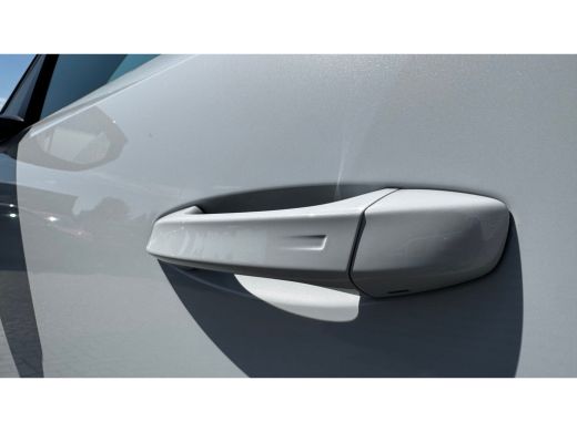 Peugeot e-3008 73KWH GT AVANTAGE 214PK SOH 96,5% / NAVI / LEDER / CLIMA / FULL-LED / 20" LMV / KEYLESS / WARMTEP... ActivLease financial lease