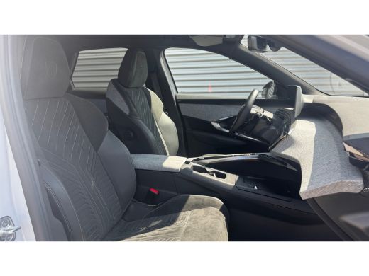 Peugeot e-3008 73KWH GT AVANTAGE 214PK SOH 96,5% / NAVI / LEDER / CLIMA / FULL-LED / 20" LMV / KEYLESS / WARMTEP... ActivLease financial lease