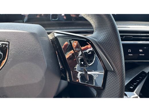 Peugeot e-3008 73KWH GT AVANTAGE 214PK SOH 96,5% / NAVI / LEDER / CLIMA / FULL-LED / 20" LMV / KEYLESS / WARMTEP... ActivLease financial lease