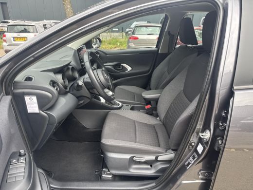 Toyota Yaris 1.5 Hybrid Dynamic | 06-10141018 Voor meer informatie ActivLease financial lease