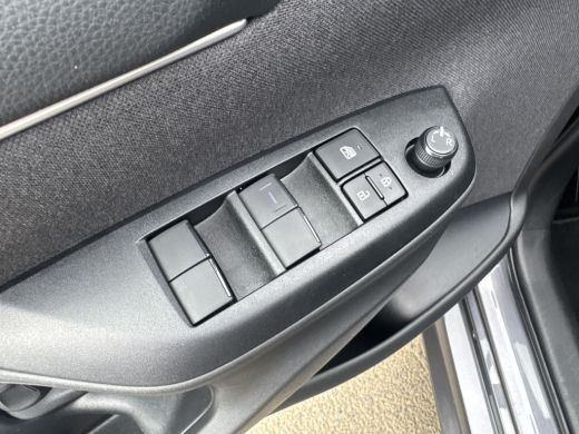 Toyota Yaris 1.5 Hybrid Dynamic | 06-10141018 Voor meer informatie ActivLease financial lease