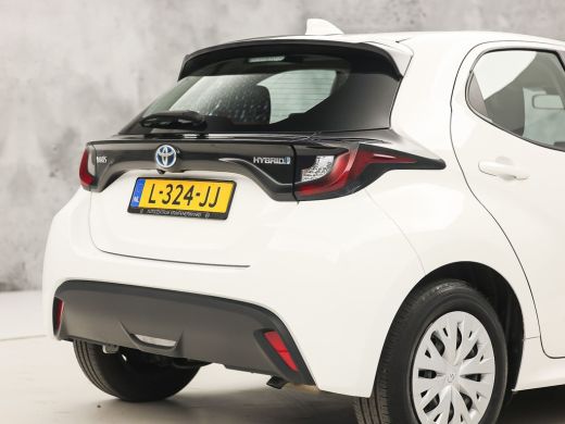Toyota Yaris 1.5 Hybrid Dynamic Sport Automaat (NAVIGATIE, CAMERA, CLIMATE, SPORTSTOELEN, CRUISE, ELEK PAKKET,... ActivLease financial lease