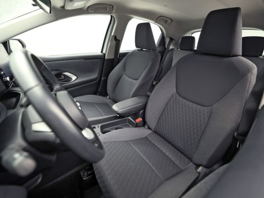 Toyota Yaris 1.5 Hybrid Dynamic Sport Automaat (NAVIGATIE, CAMERA, CLIMATE, SPORTSTOELEN, CRUISE, ELEK PAKKET,... ActivLease financial lease