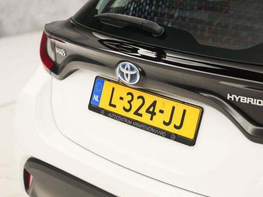 Toyota Yaris 1.5 Hybrid Dynamic Sport Automaat (NAVIGATIE, CAMERA, CLIMATE, SPORTSTOELEN, CRUISE, ELEK PAKKET,... ActivLease financial lease