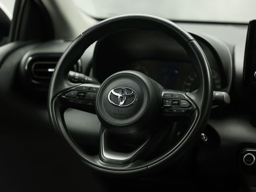 Toyota Yaris 1.5 Hybrid Dynamic Sport Automaat (NAVIGATIE, CAMERA, CLIMATE, SPORTSTOELEN, CRUISE, ELEK PAKKET,... ActivLease financial lease