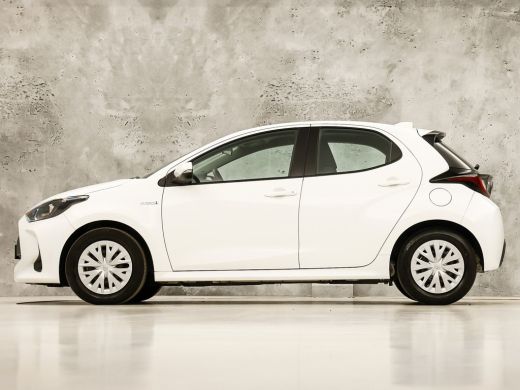 Toyota Yaris 1.5 Hybrid Dynamic Sport Automaat (NAVIGATIE, CAMERA, CLIMATE, SPORTSTOELEN, CRUISE, ELEK PAKKET,... ActivLease financial lease