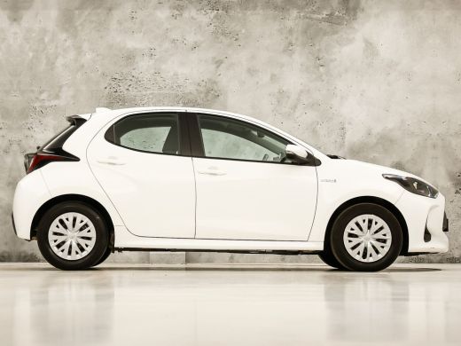 Toyota Yaris 1.5 Hybrid Dynamic Sport Automaat (NAVIGATIE, CAMERA, CLIMATE, SPORTSTOELEN, CRUISE, ELEK PAKKET,... ActivLease financial lease
