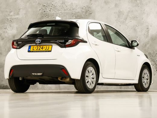 Toyota Yaris 1.5 Hybrid Dynamic Sport Automaat (NAVIGATIE, CAMERA, CLIMATE, SPORTSTOELEN, CRUISE, ELEK PAKKET,... ActivLease financial lease