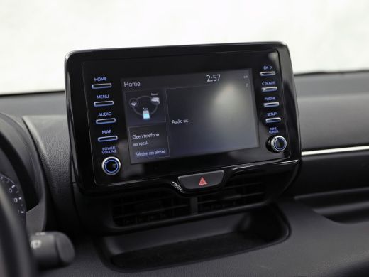 Toyota Yaris 1.5 Hybrid Dynamic Sport Automaat (NAVIGATIE, CAMERA, CLIMATE, SPORTSTOELEN, CRUISE, ELEK PAKKET,... ActivLease financial lease