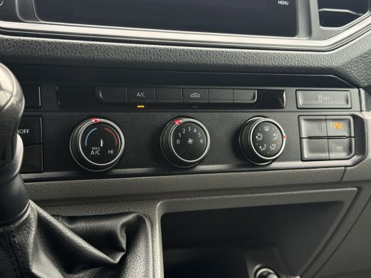Volkswagen Crafter 35 2.0 TDI 177 PK / L3H3 / CAMERA / CRUISE / 3.5 TON TREKKEN / 3-ZITS / AIRCO / CARPLAY / GEVEERD... ActivLease financial lease