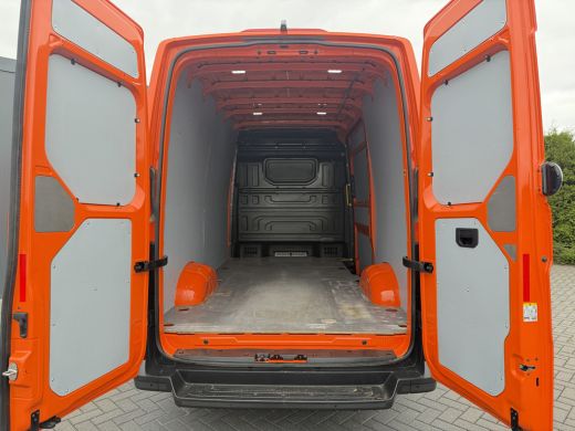 Volkswagen Crafter 35 2.0 TDI 177 PK / L3H3 / CAMERA / CRUISE / 3.5 TON TREKKEN / 3-ZITS / AIRCO / CARPLAY / GEVEERD... ActivLease financial lease
