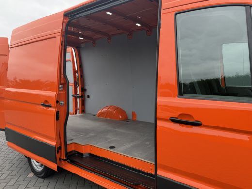 Volkswagen Crafter 35 2.0 TDI 177 PK / L3H3 / CAMERA / CRUISE / 3.5 TON TREKKEN / 3-ZITS / AIRCO / CARPLAY / GEVEERD... ActivLease financial lease