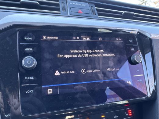 Volkswagen Passat Variant 1.5 TSI 150PK DSG BUSINESS CAMERA/NAVI/CARPLAY ActivLease financial lease