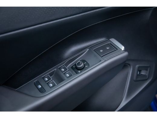 Volkswagen T-Roc 1.5 eTsi R-Line First Edition | Adaptive Cruise control | Matrix koplamen | Elektrisch bedienbare... ActivLease financial lease