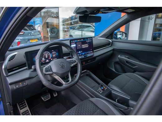 Volkswagen T-Roc 1.5 eTsi R-Line First Edition | Adaptive Cruise control | Matrix koplamen | Elektrisch bedienbare... ActivLease financial lease