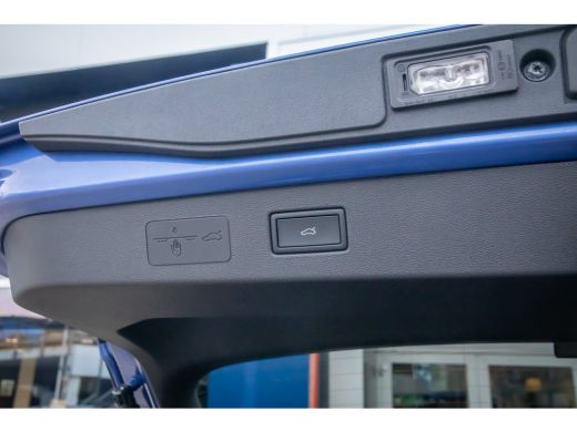 Volkswagen T-Roc 1.5 eTsi R-Line First Edition | Adaptive Cruise control | Matrix koplamen | Elektrisch bedienbare... ActivLease financial lease