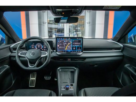 Volkswagen T-Roc 1.5 eTsi R-Line First Edition | Adaptive Cruise control | Matrix koplamen | Elektrisch bedienbare... ActivLease financial lease