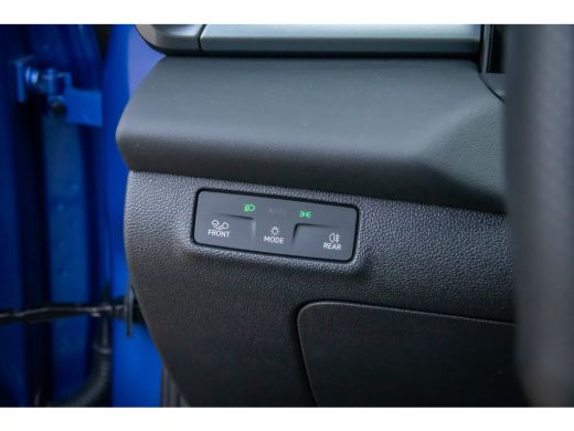 Volkswagen T-Roc 1.5 eTsi R-Line First Edition | Adaptive Cruise control | Matrix koplamen | Elektrisch bedienbare... ActivLease financial lease