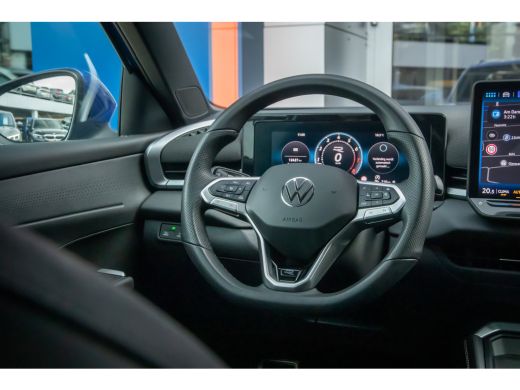 Volkswagen T-Roc 1.5 eTsi R-Line First Edition | Adaptive Cruise control | Matrix koplamen | Elektrisch bedienbare... ActivLease financial lease
