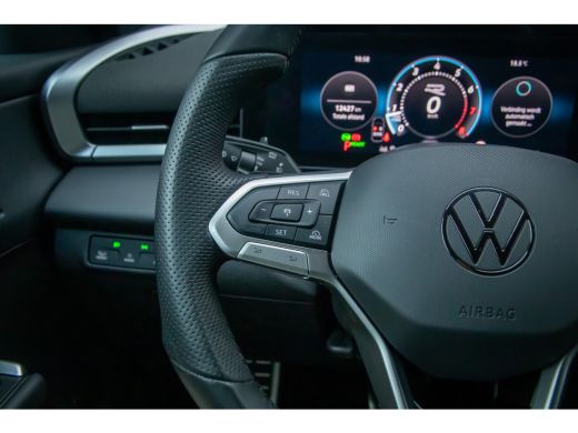 Volkswagen T-Roc 1.5 eTsi R-Line First Edition | Adaptive Cruise control | Matrix koplamen | Elektrisch bedienbare... ActivLease financial lease