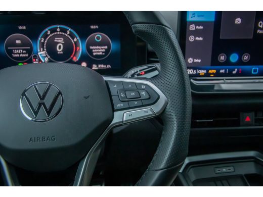 Volkswagen T-Roc 1.5 eTsi R-Line First Edition | Adaptive Cruise control | Matrix koplamen | Elektrisch bedienbare... ActivLease financial lease
