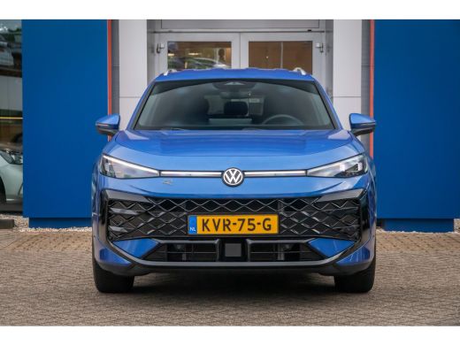 Volkswagen T-Roc 1.5 eTsi R-Line First Edition | Adaptive Cruise control | Matrix koplamen | Elektrisch bedienbare... ActivLease financial lease