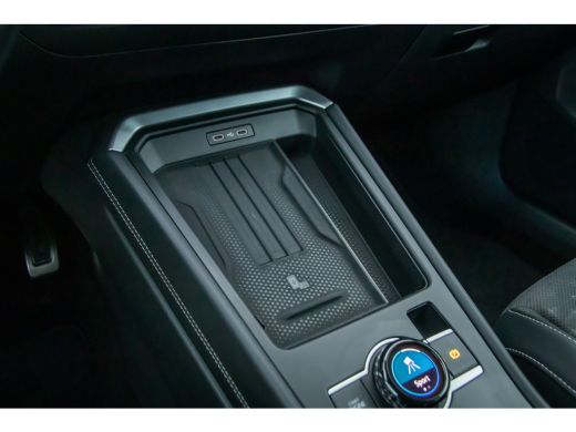 Volkswagen T-Roc 1.5 eTsi R-Line First Edition | Adaptive Cruise control | Matrix koplamen | Elektrisch bedienbare... ActivLease financial lease