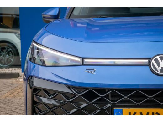 Volkswagen T-Roc 1.5 eTsi R-Line First Edition | Adaptive Cruise control | Matrix koplamen | Elektrisch bedienbare... ActivLease financial lease