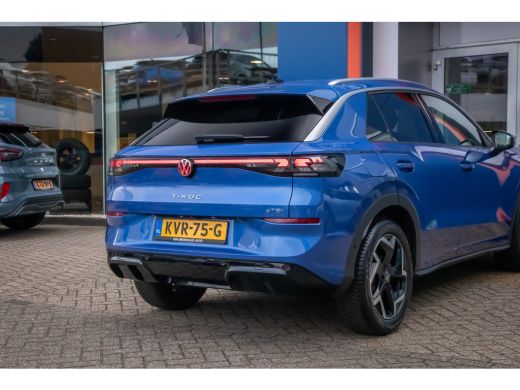 Volkswagen T-Roc 1.5 eTsi R-Line First Edition | Adaptive Cruise control | Matrix koplamen | Elektrisch bedienbare... ActivLease financial lease